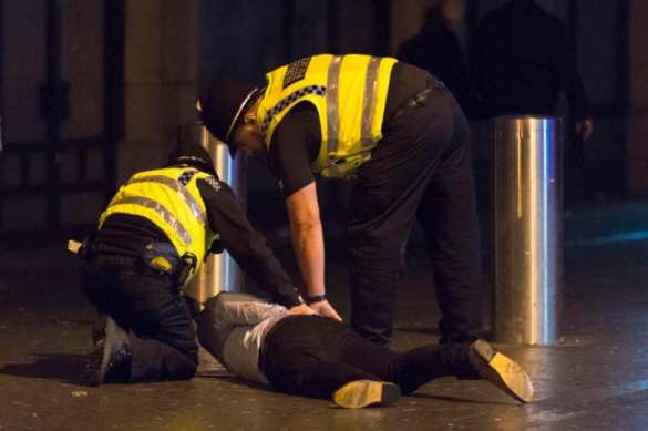 Полуголые девушки, мордобой и завалы из пьяных тел: как отпраздновали Новый год в Британии (ФОТО) | Русская весна