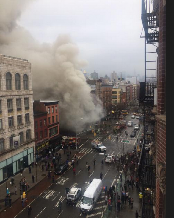 На Манхэттене обрушился жилой дом (ВИДЕО) | Русская весна