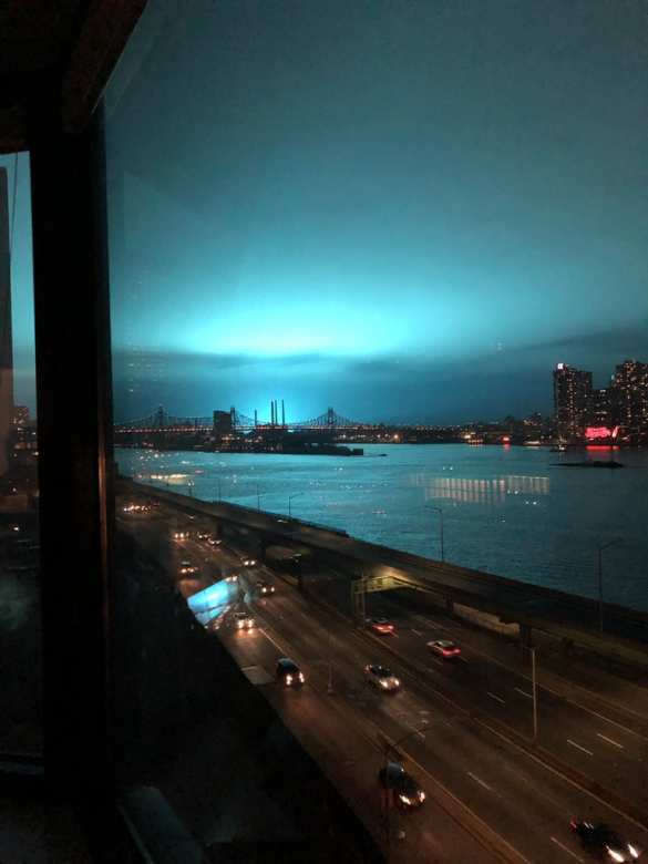 «Русские или пришельцы?» — жителей Нью-Йорка напугало странное свечение (ФОТО, ВИДЕО) | Русская весна