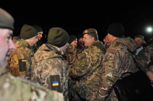 «Плакали и примеряли новую форму ВСУ»: на Украине умиляются вернувшимся карателям (ФОТО) | Русская весна