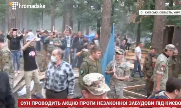 «ОУНовцы» после марша в центре Киева снесли забор застройки на Оболони (ФОТО, ВИДЕО) | Русская весна