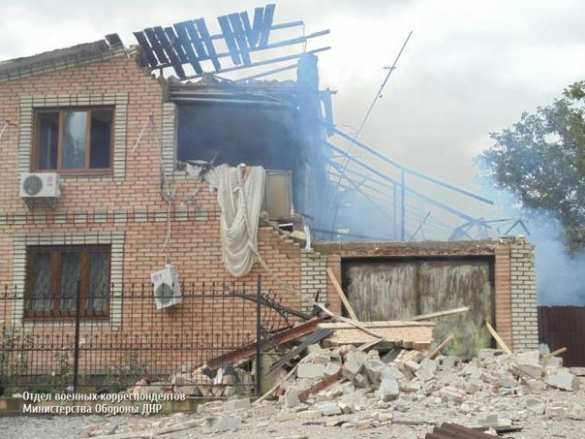 ВСУ прямым попаданием уничтожили двухэтажный жилой дом в Макеевке (+ВИДЕО, ФОТО) | Русская весна