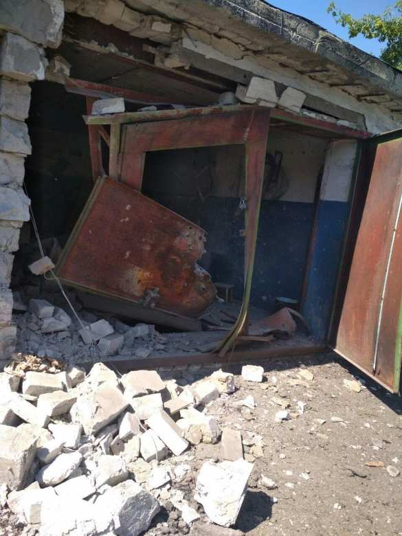 СРОЧНО: Ранен мирный житель, три посёлка в ДНР обесточены в результате обстрела ВСУ (ФОТО) | Русская весна