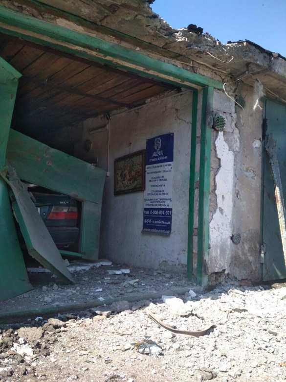 СРОЧНО: Ранен мирный житель, три посёлка в ДНР обесточены в результате обстрела ВСУ (ФОТО) | Русская весна