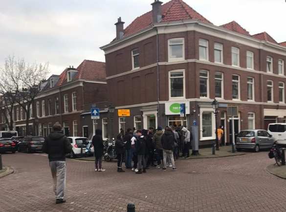Из-за коронавируса в Нидерландах выстроились огромные очереди за марихуаной (ФОТО) | Русская весна