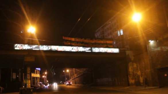 На мосту в центре Одессы подпольщики Сопротивления вывесили большую георгиевскую ленту (фото) | Русская весна