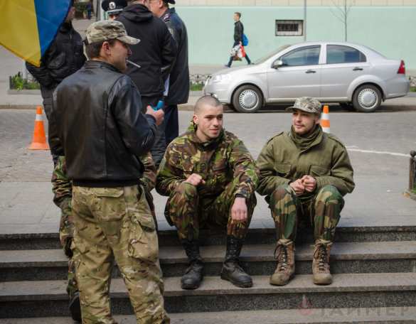 Мини-майдан в Одессе: к зданию прокуратуры притащили шины и устанавливают палатки (ФОТО, ВИДЕО) | Русская весна