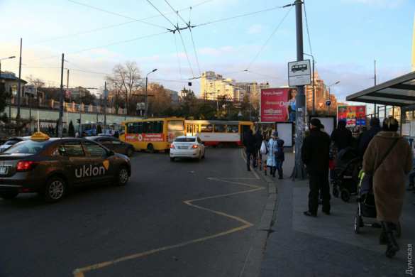 Украинское развлечение: в Одессе пассажиры толкали трамвай (ФОТО) | Русская весна