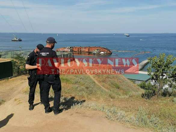 История с попытками поднять севший на мель у берегов Одессы танкер становится анекдотической (ФОТО) | Русская весна