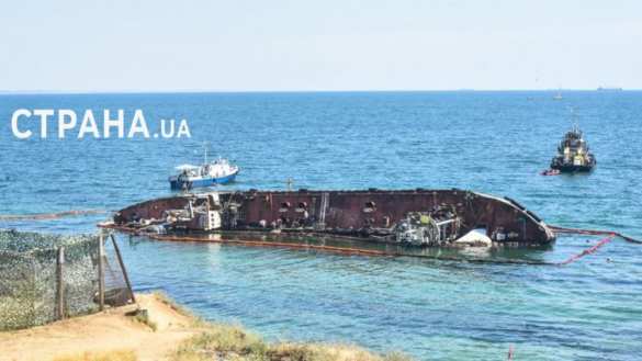 История с попытками поднять севший на мель у берегов Одессы танкер становится анекдотической (ФОТО) | Русская весна