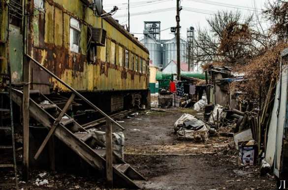 Цэ Европа: Под Одессой люди живут в старых вагонах (ФОТО) | Русская весна