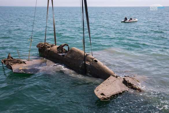 Со дна Керченского пролива подняли самолет времен ВОВ (+ВИДЕО, ФОТО) | Русская весна