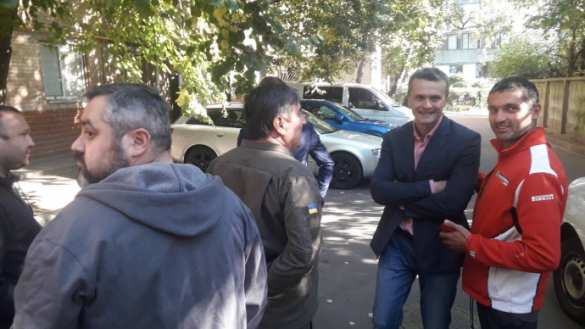 Офис с Гитлером и свастикой: киевская полиция вошла в логово неонацистов, напавших на Генпрокуратуру  (ФОТО, ВИДЕО) | Русская весна