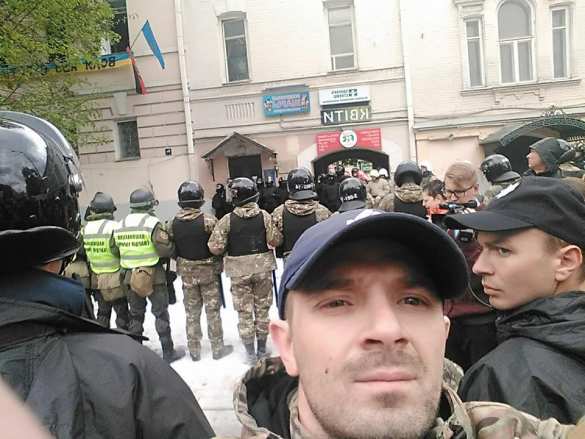 Дымовые шашки и яйца из окон: «Бессмертный полк» идет по Киеву (+ВИДЕО, ФОТО) | Русская весна