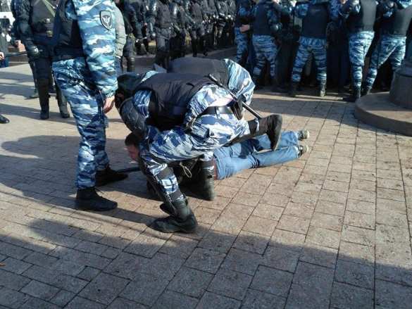 В Москве протестующие пытаются установить баррикады (ФОТО) | Русская весна