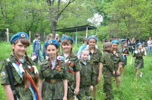 Ополченцы и молодёжь в одном строю: День Победы в Луганске (ФОТО) | Русская весна