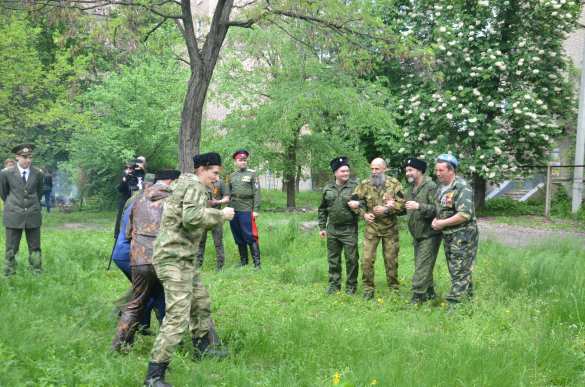 Ополченцы и молодёжь в одном строю: День Победы в Луганске (ФОТО) | Русская весна