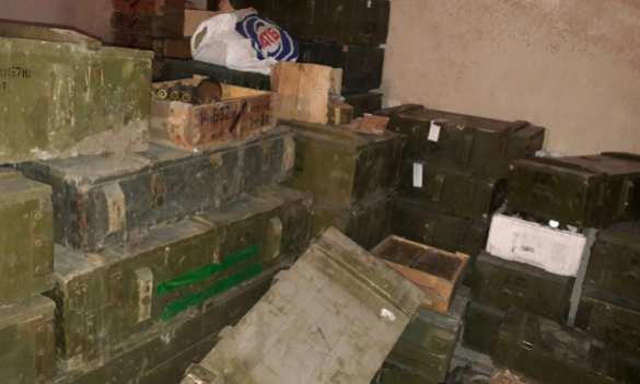 У боевиков полка «Днепр-1» нашли склад украденного из «АТО» оружия (ФОТО) | Русская весна