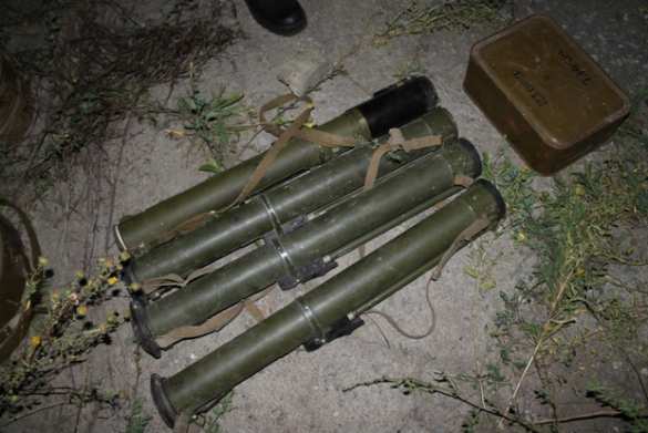 Генпрокуратура ЛНР изъяла из тайника в Ирмино более 13 тысяч единиц оружия и боеприпасов (ФОТО, ВИДЕО) | Русская весна