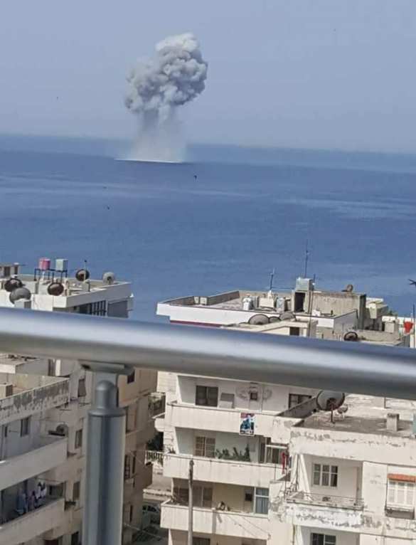 СРОЧНО: Очевидцы сняли момент крушения истребителя Су-30 в Сирии (ФОТО) | Русская весна