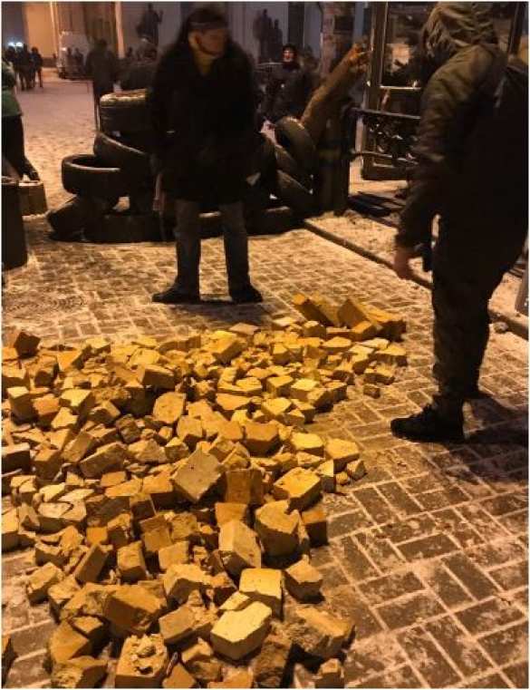 На палаточный лагерь «Михомайдана» напали неизвестные с трубами (ФОТО, ВИДЕО) | Русская весна