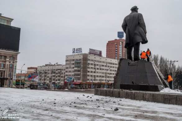 Ночью в Донецке пытались взорвать памятник Ленину (+ФОТО) | Русская весна
