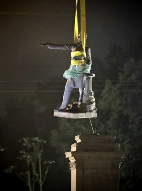 Война с прошлым: какие памятники сносят в США (ФОТО, ВИДЕО) | Русская весна