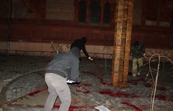 На Украине фашизма нет: в Ужгороде памятник жертвам Холокоста облили краской (ФОТО) | Русская весна