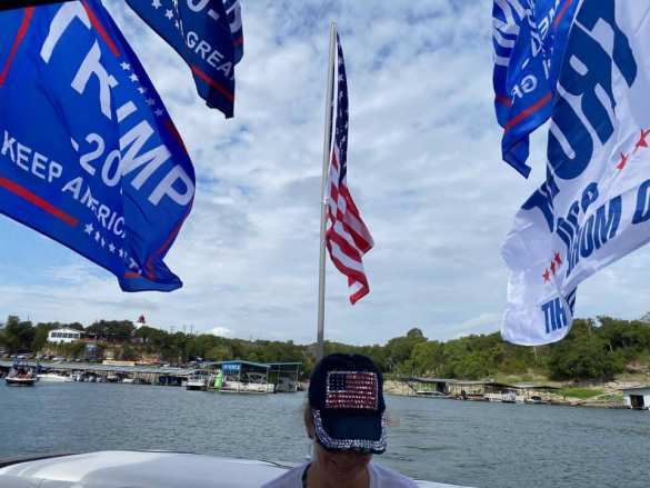 В США на параде в поддержку Трампа затонуло несколько лодок (ФОТО, ВИДЕО) | Русская весна