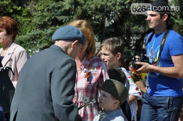 День Победы в оккупации: в Краматорске у Вечного Огня произошла стычка неонацистов с горожанами (ФОТО, ВИДЕО) | Русская весна