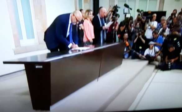 МОЛНИЯ: Парламент Каталонии подписал декларацию о Независимости (ФОТО, ДОКУМЕНТ) | Русская весна