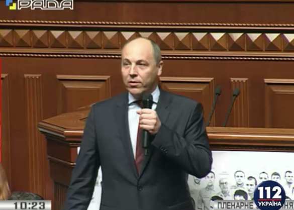 Трибуна Рады заблокирована, нардепы исполнили гимн, после чего Парубий закрыл заседание (ФОТО, ВИДЕО) | Русская весна