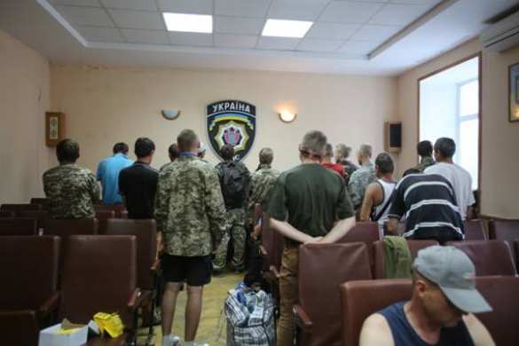 Под генпрокуратурой Украины задержали группу лже-«атошников» (ФОТО) | Русская весна