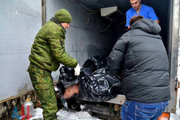 Судьба оккупанта — в Киев в пластиковом мешке: в ДНР передали ВСУ тела трех военных, подорвавшихся на мине (ФОТО, ВИДЕО) | Русская весна