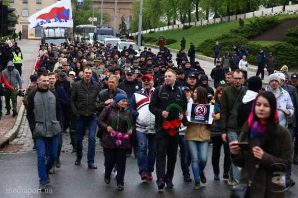 Первомай в Харькове: на демонстрантов напали неонацисты, в ход пошла зелёнка (ФОТО, ВИДЕО) | Русская весна