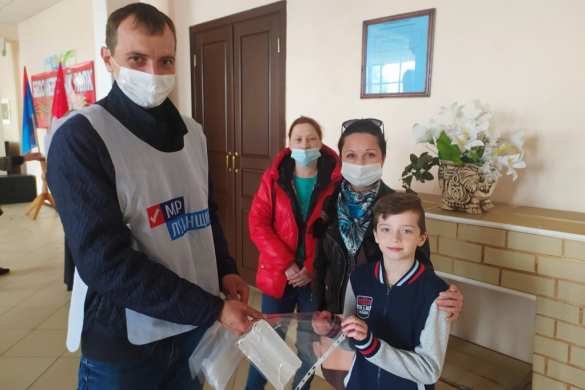 «На передовой»: российская певица выступила в прифронтовом донбасском городе (ФОТО) | Русская весна