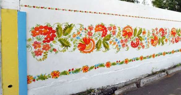 Дачу Януковича передали батальону «Азов» и разукрасили петриковской росписью «для поддержки армии и патриотических чувств» Дачу Януковича передали батальону «Азов» и разукрасили петриковской росписью «для поддержки армии и патриотических настроений» | Русская весна