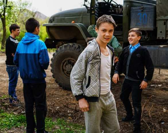 Фото: Дмитрий Михненко Ужас прифронтового Донецка: люди, ставшие мишенью для снайперов, и дети войны (ФОТОРЕПОРТАЖ) | Русская весна