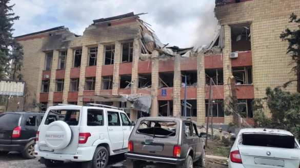 ВСУ нанесли удар по администрации Марковского округа в ЛНР, пострадали 18 человек (ФОТО) | Русская весна