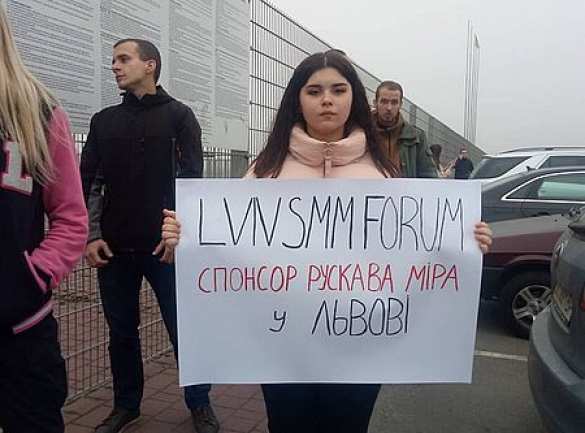 Львовских противников русского языка обсмеяли за незнание украинского (ФОТО) | Русская весна