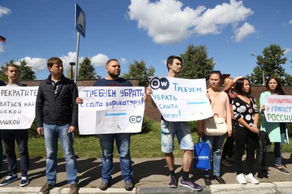 «Требуем убрать карикатуру» — акция у посольства Германии в Москве (ФОТО) | Русская весна