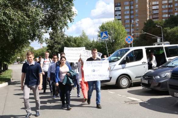 «Требуем убрать карикатуру» — акция у посольства Германии в Москве (ФОТО) | Русская весна