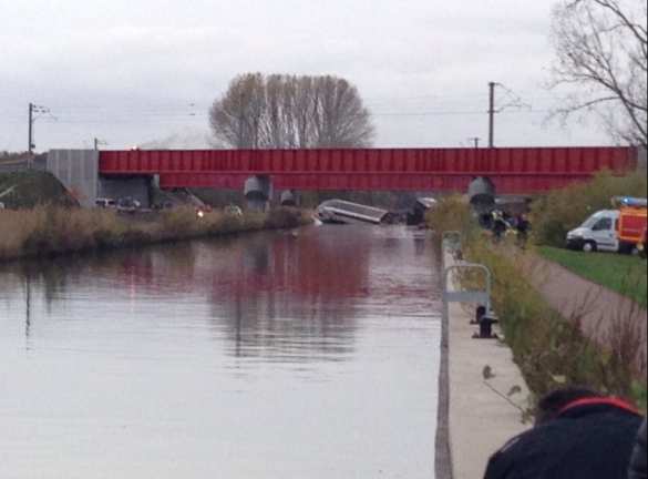 МОЛНИЯ: во Франции погибли не менее 7 человек в результате схода с рельсов скоростного поезда (+ВИДЕО, ФОТО) | Русская весна
