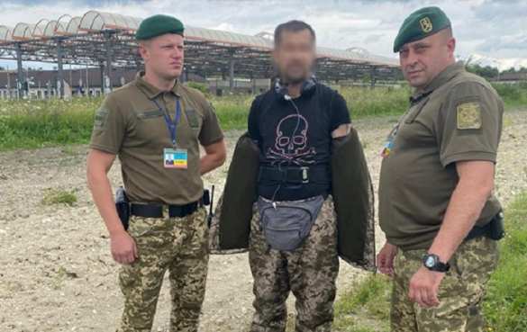 Иностранец прикинулся украинским пограничником, чтобы сбежать в Польшу (ФОТО) | Русская весна