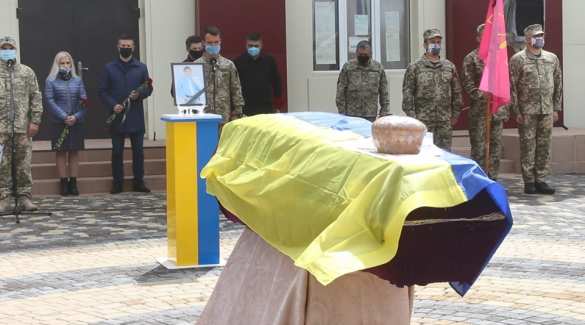 На могиле «ВСУшника», получившего пулю в голову на Донбассе, умер его друг детства (ФОТО) | Русская весна