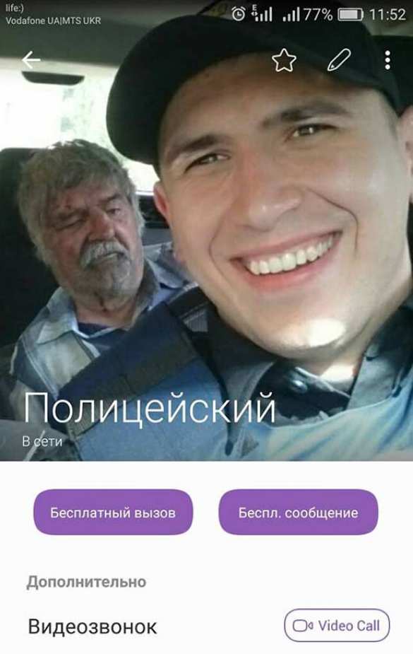 Селфи дня: украинский «коп» выложил фото с человеком, истекающим кровью | Русская весна