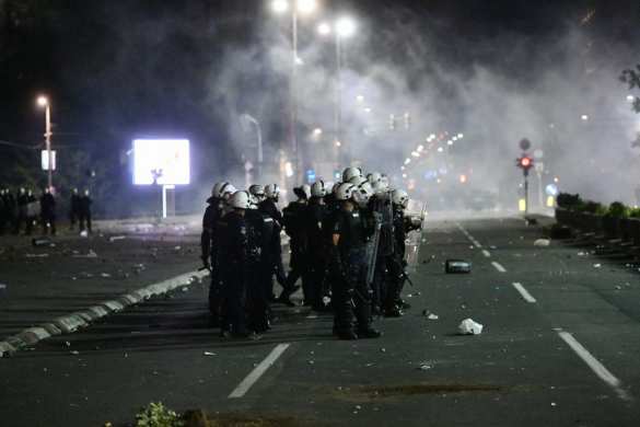 Белград горит и бушует: сербы протестуют против комендантского часа (ФОТО, ВИДЕО) | Русская весна