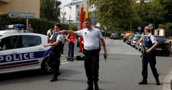 Под Парижем террорист с ножом напал на прохожих, есть жертвы (+ФОТО, ВИДЕО) | Русская весна