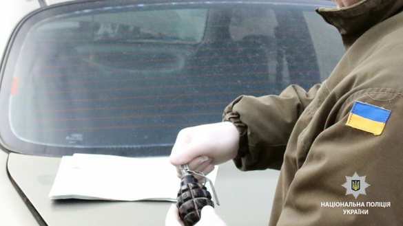 Под Киевом мужчина, угрожая гранатой, отобрал у своей жены 10 тысяч гривен (ФОТО) | Русская весна