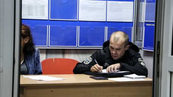 В Киеве мужчина изнасиловал женщину на глазах у её друзей и дочери (ФОТО, ВИДЕО) | Русская весна